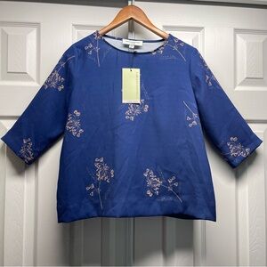Carolyn Donnelly Women’s Deep Blue Blouse W/ Pale Beige Floral Pattern Sz 6 NWT